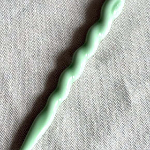 Green Porcelain Hair Pin – Twisted Design for Better Hold & Antique Fish Style - Picture 4 of 5
